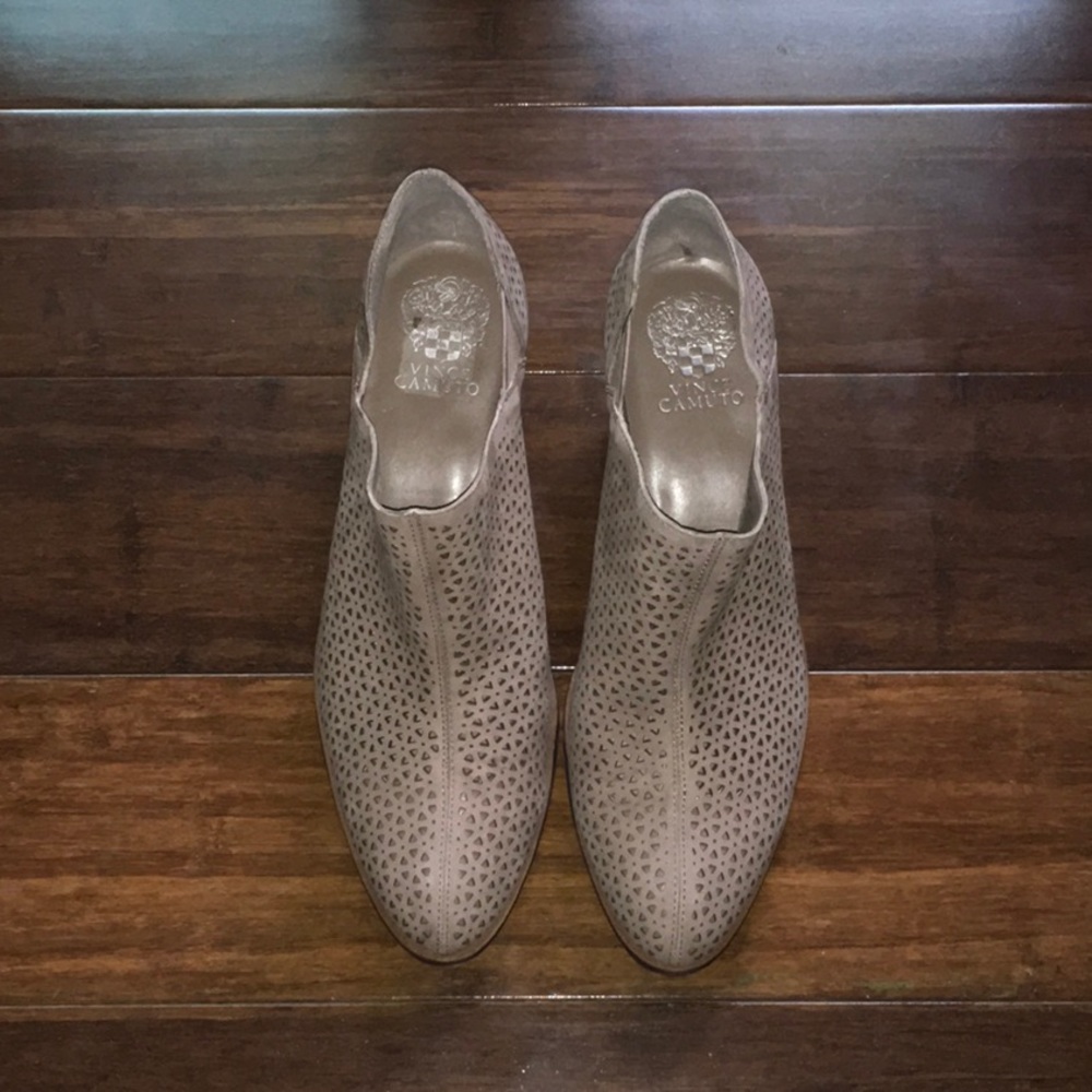 [ Vince Camuto ] - Derindia Laser-Cut Ankle Bootie - Picture 2 of 8